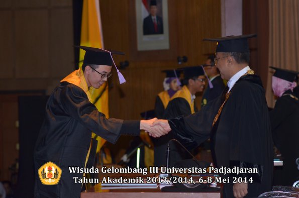 wisuda-unpad-gel-iii-ta-2013_2014-fakultas-kedokteran-gigi-oleh-rektor-ilalang-foto-036