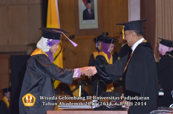 wisuda-unpad-gel-iii-ta-2013_2014-fakultas-kedokteran-gigi-oleh-rektor-ilalang-foto-038