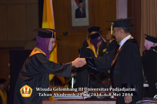 wisuda-unpad-gel-iii-ta-2013_2014-fakultas-kedokteran-gigi-oleh-rektor-ilalang-foto-039