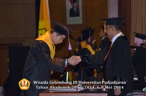 wisuda-unpad-gel-iii-ta-2013_2014-fakultas-kedokteran-gigi-oleh-rektor-ilalang-foto-043