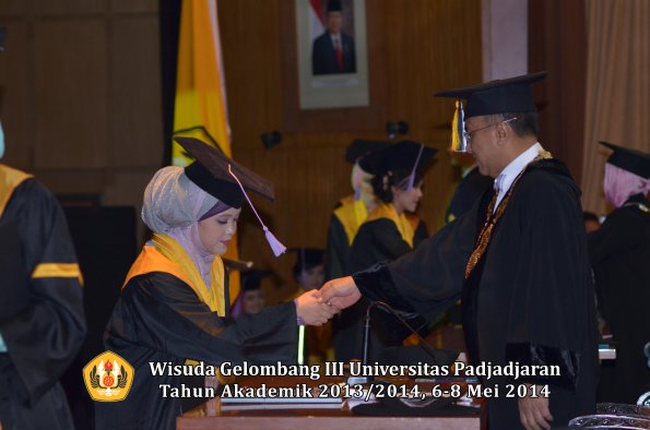 wisuda-unpad-gel-iii-ta-2013_2014-fakultas-kedokteran-gigi-oleh-rektor-ilalang-foto-049