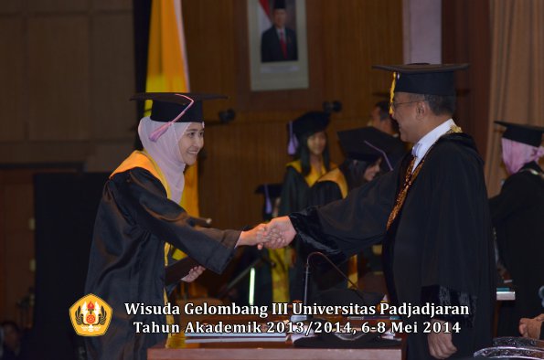 wisuda-unpad-gel-iii-ta-2013_2014-fakultas-kedokteran-gigi-oleh-rektor-ilalang-foto-069