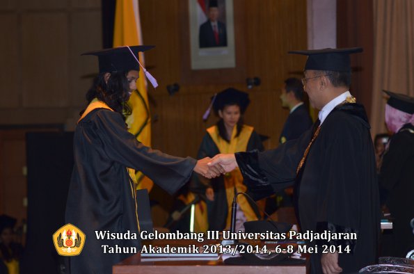 wisuda-unpad-gel-iii-ta-2013_2014-fakultas-kedokteran-gigi-oleh-rektor-ilalang-foto-076