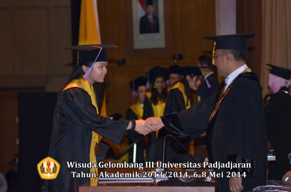 wisuda-unpad-gel-iii-ta-2013_2014-fakultas-kedokteran-gigi-oleh-rektor-ilalang-foto-082