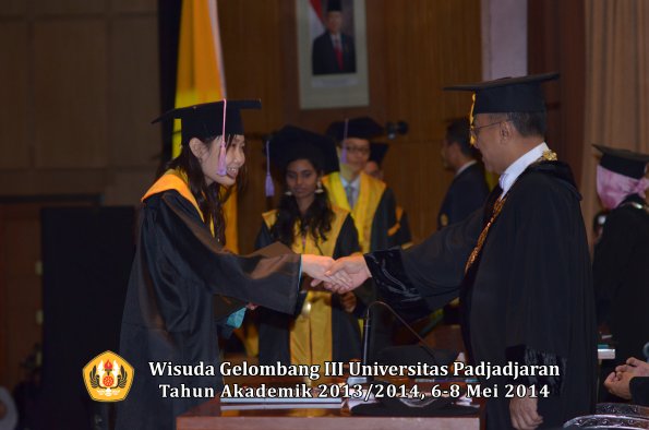 wisuda-unpad-gel-iii-ta-2013_2014-fakultas-kedokteran-gigi-oleh-rektor-ilalang-foto-083