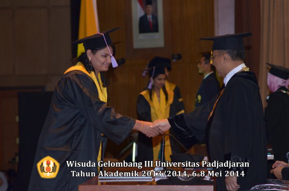 wisuda-unpad-gel-iii-ta-2013_2014-fakultas-kedokteran-gigi-oleh-rektor-ilalang-foto-087