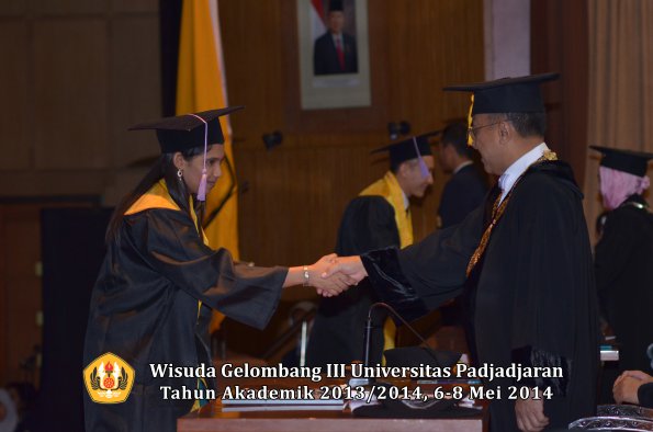 wisuda-unpad-gel-iii-ta-2013_2014-fakultas-kedokteran-gigi-oleh-rektor-ilalang-foto-088