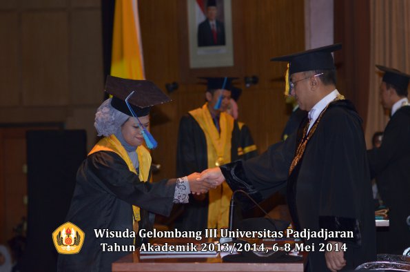 wisuda-unpad-gel-iii-ta-2013_2014-fakultas-ilmu-keperawatan-oleh-rektor-ilalang-foto-021