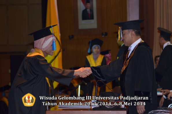 wisuda-unpad-gel-iii-ta-2013_2014-fakultas-ilmu-keperawatan-oleh-rektor-ilalang-foto-024