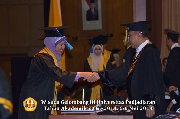 wisuda-unpad-gel-iii-ta-2013_2014-fakultas-ilmu-keperawatan-oleh-rektor-ilalang-foto-029