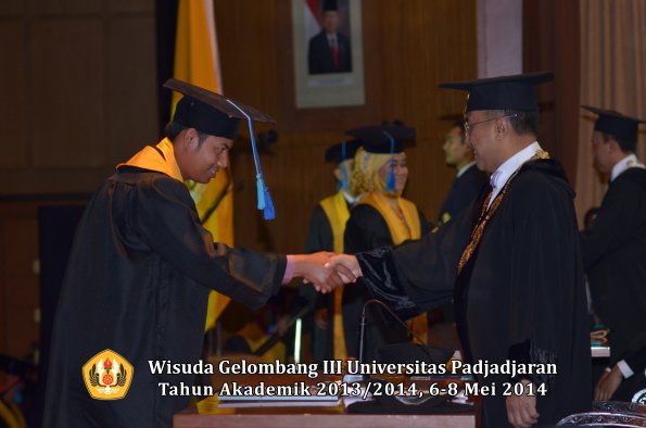 wisuda-unpad-gel-iii-ta-2013_2014-fakultas-ilmu-keperawatan-oleh-rektor-ilalang-foto-038