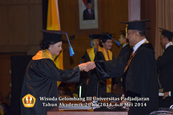 wisuda-unpad-gel-iii-ta-2013_2014-fakultas-ilmu-keperawatan-oleh-rektor-ilalang-foto-049