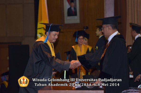 wisuda-unpad-gel-iii-ta-2013_2014-fakultas-ilmu-keperawatan-oleh-rektor-ilalang-foto-068