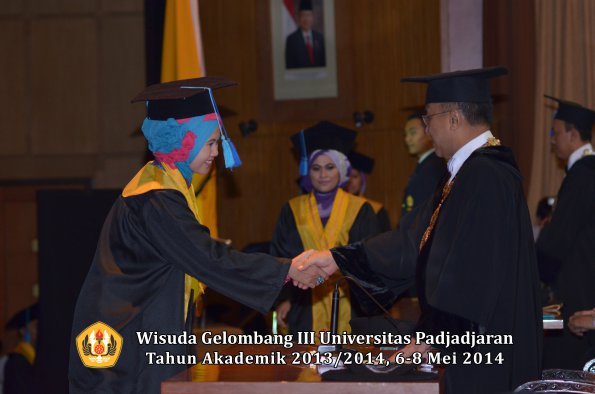 wisuda-unpad-gel-iii-ta-2013_2014-fakultas-ilmu-keperawatan-oleh-rektor-ilalang-foto-073