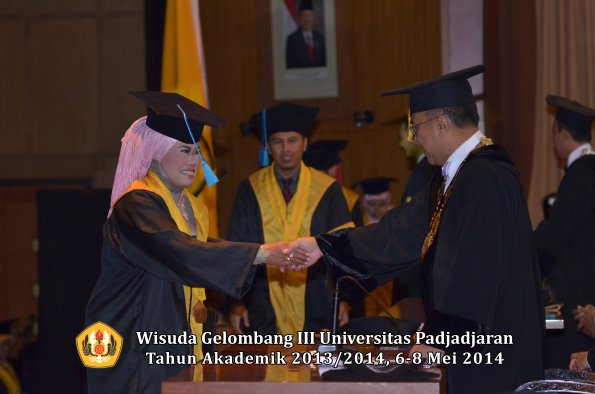 wisuda-unpad-gel-iii-ta-2013_2014-fakultas-ilmu-keperawatan-oleh-rektor-ilalang-foto-081