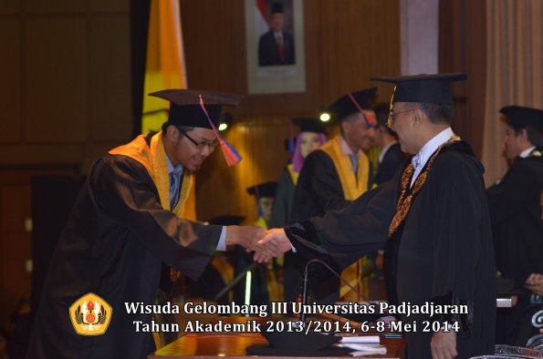 wisuda-unpad-gel-iii-ta-2013_2014-fakultas-teknik-geologi-oleh-rektor-ilalang-foto-035