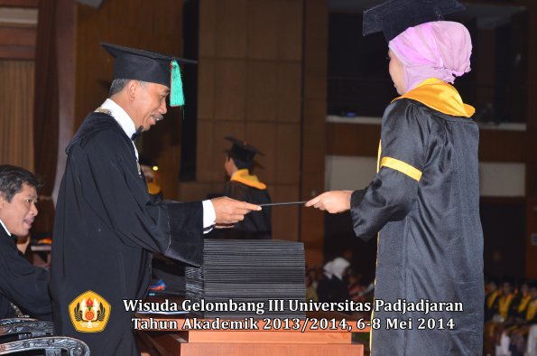 wisuda-unpad-gel-iii-ta-2013_2014-fakultas-tip-oleh-dekan-ilalang-foto-004