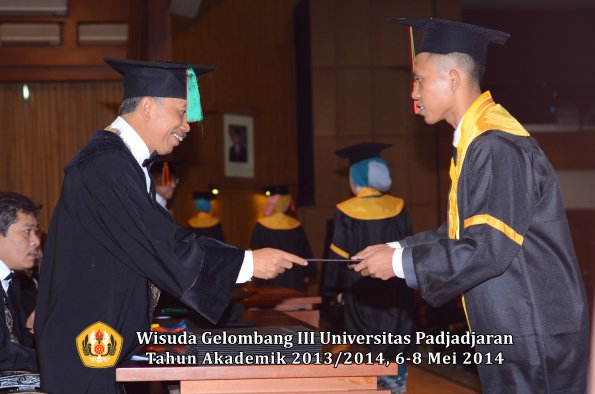 wisuda-unpad-gel-iii-ta-2013_2014-fakultas-tip-oleh-dekan-ilalang-foto-035