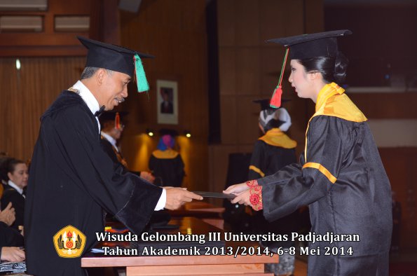 wisuda-unpad-gel-iii-ta-2013_2014-fakultas-tip-oleh-dekan-ilalang-foto-041