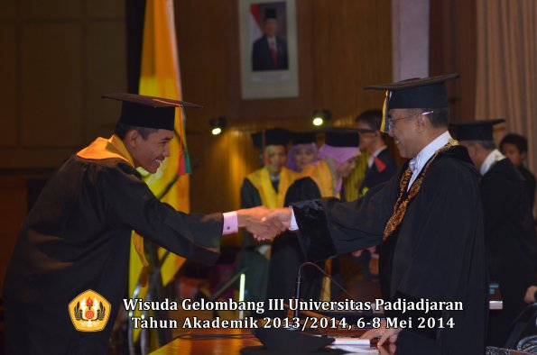 wisuda-unpad-gel-iii-ta-2013_2014-fakultas-tip-oleh-rektor-ilalang-foto-017