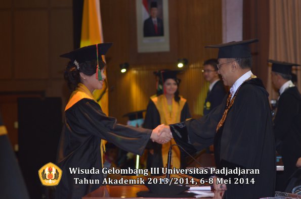 wisuda-unpad-gel-iii-ta-2013_2014-fakultas-tip-oleh-rektor-ilalang-foto-027