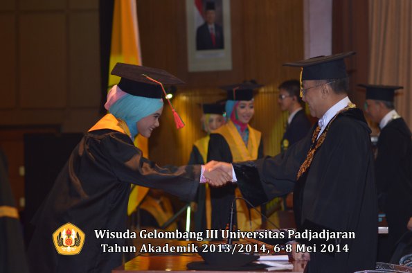 wisuda-unpad-gel-iii-ta-2013_2014-fakultas-tip-oleh-rektor-ilalang-foto-031