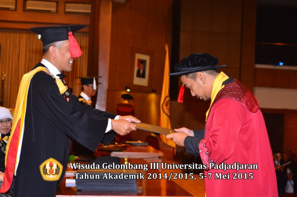 Wisuda Unpad Gel III TA 2014_2015  Fakultas Hukum oleh Dekan-019