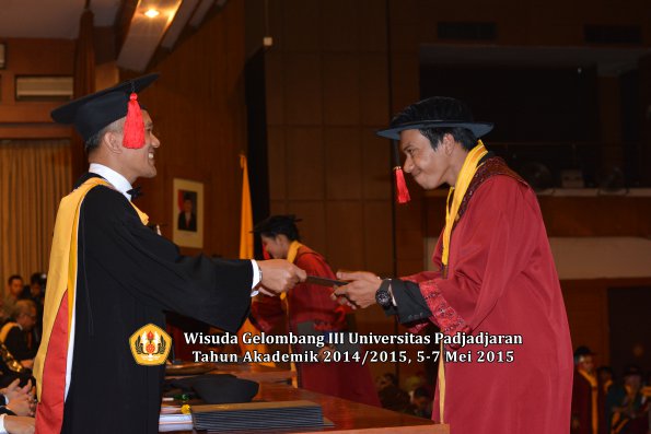 Wisuda Unpad Gel III TA 2014_2015  Fakultas Hukum oleh Dekan-029