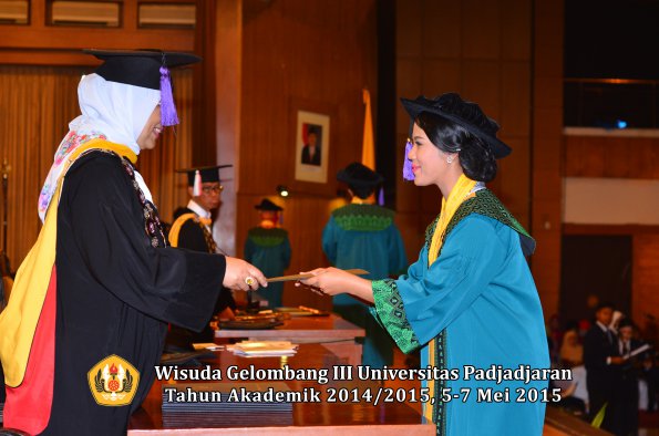 Wisuda Unpad Gel III TA 2014_2015  Fakultas Psikologi oleh Dekan  012