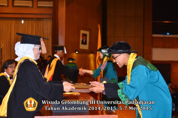 Wisuda Unpad Gel III TA 2014_2015  Fakultas Peternakan oleh Dekan  006