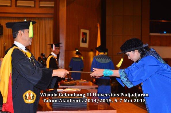 Wisuda Unpad Gel III TA 2014_2015  Fakultas Ilmu Komunikasi oleh Dekan  011