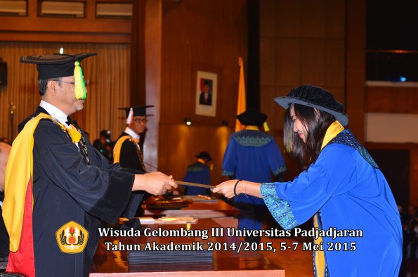 Wisuda Unpad Gel III TA 2014_2015  Fakultas Ilmu Komunikasi oleh Dekan  019