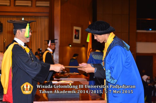 Wisuda Unpad Gel III TA 2014_2015  Fakultas Ilmu Komunikasi oleh Dekan  020