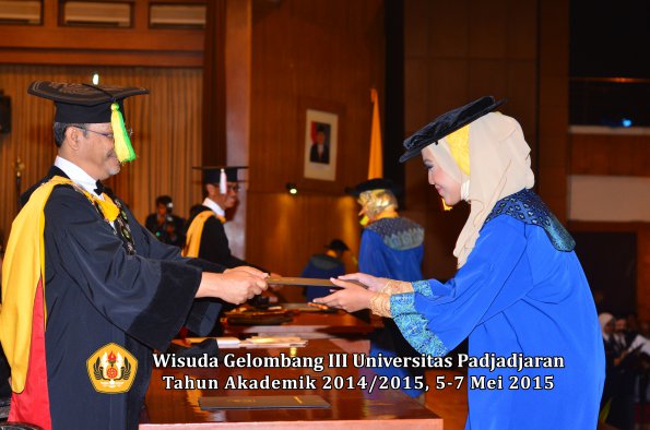 Wisuda Unpad Gel III TA 2014_2015  Fakultas Ilmu Komunikasi oleh Dekan  029