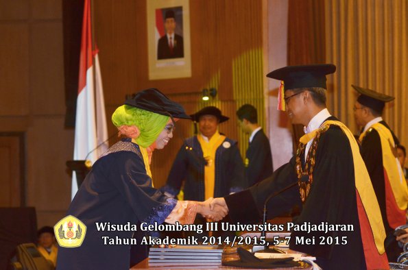 Wisuda Unpad Gel III TA 2014_2015  Program Pascasarjana oleh Rektor 012