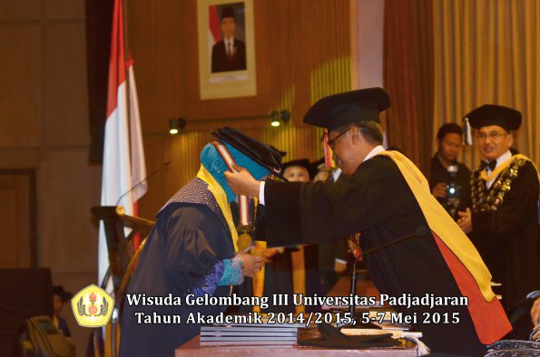 Wisuda Unpad Gel III TA 2014_2015  Program Pascasarjana oleh Rektor 032
