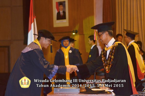 Wisuda Unpad Gel III TA 2014_2015  Program Pascasarjana oleh Rektor 046