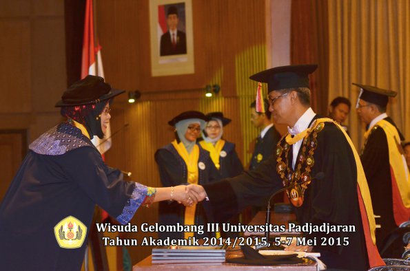 Wisuda Unpad Gel III TA 2014_2015  Program Pascasarjana oleh Rektor 052