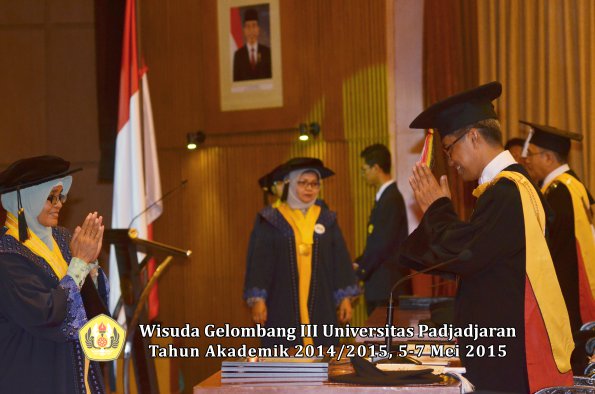 Wisuda Unpad Gel III TA 2014_2015  Program Pascasarjana oleh Rektor 053