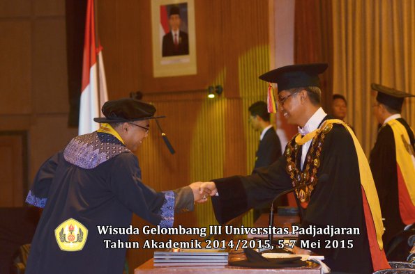Wisuda Unpad Gel III TA 2014_2015  Program Pascasarjana oleh Rektor 055