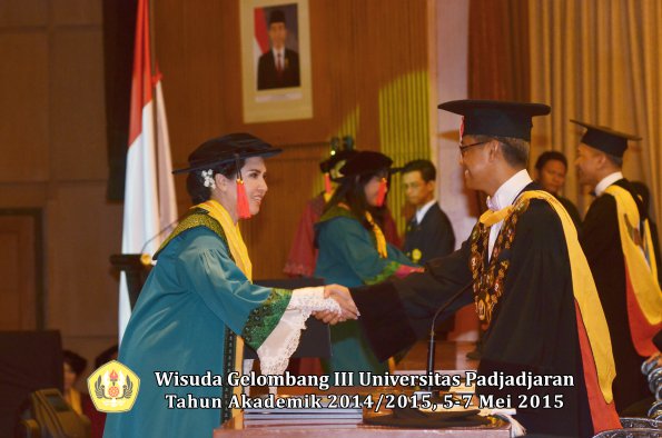 Wisuda Unpad Gel III TA 2014_2015  Fakultas Hukum oleh Rektor 012