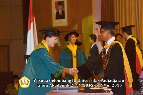 Wisuda Unpad Gel III TA 2014_2015  Fakultas Kedokteran oleh Rektor 001
