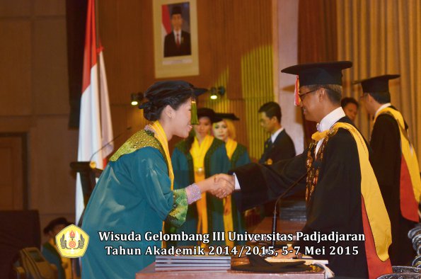 Wisuda Unpad Gel III TA 2014_2015  Fakultas Kedokteran oleh Rektor 002