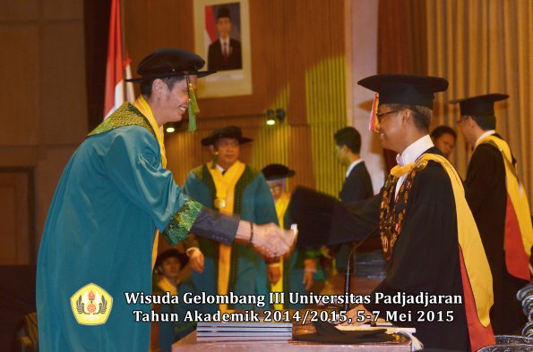 Wisuda Unpad Gel III TA 2014_2015  Fakultas Kedokteran oleh Rektor 007