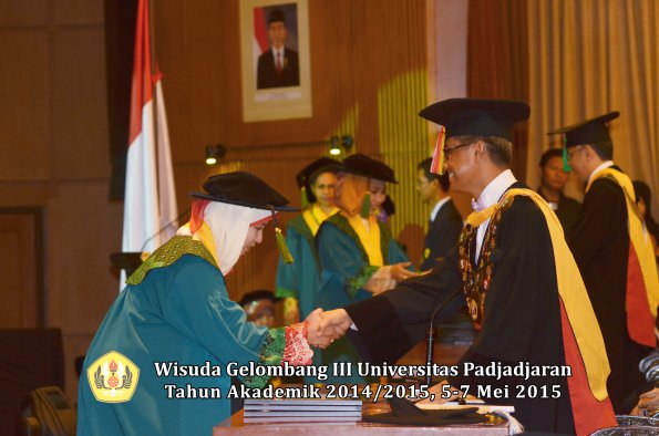 Wisuda Unpad Gel III TA 2014_2015  Fakultas Kedokteran oleh Rektor 014