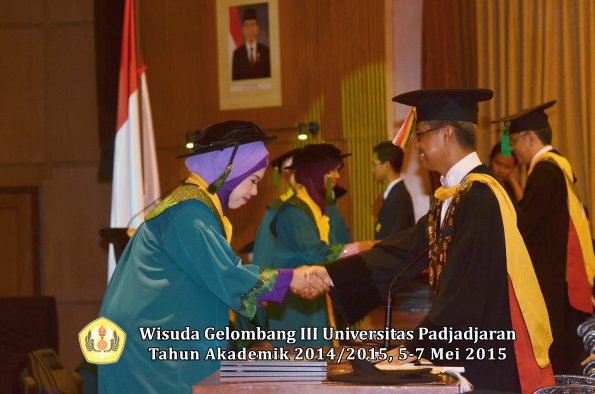 Wisuda Unpad Gel III TA 2014_2015  Fakultas Kedokteran oleh Rektor 017
