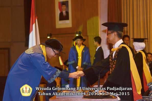 Wisuda Unpad Gel III TA 2014_2015 Fakultas Mipa oleh Rektor  008