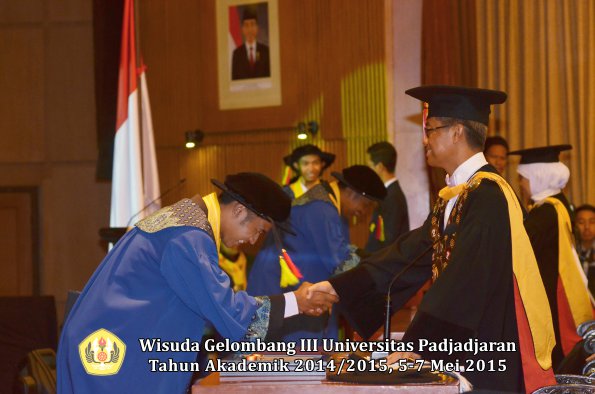 Wisuda Unpad Gel III TA 2014_2015 Fakultas Mipa oleh Rektor  013