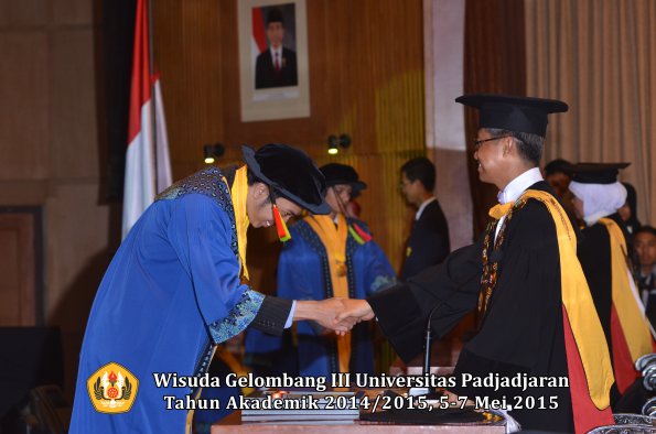 Wisuda Unpad Gel III TA 2014_2015 Fakultas Mipa oleh Rektor  021