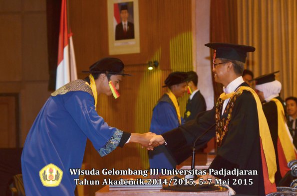 Wisuda Unpad Gel III TA 2014_2015 Fakultas Mipa oleh Rektor  030